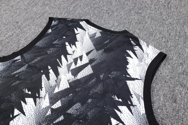 23-24 Juventus Black Training Vest Suit - Image 4
