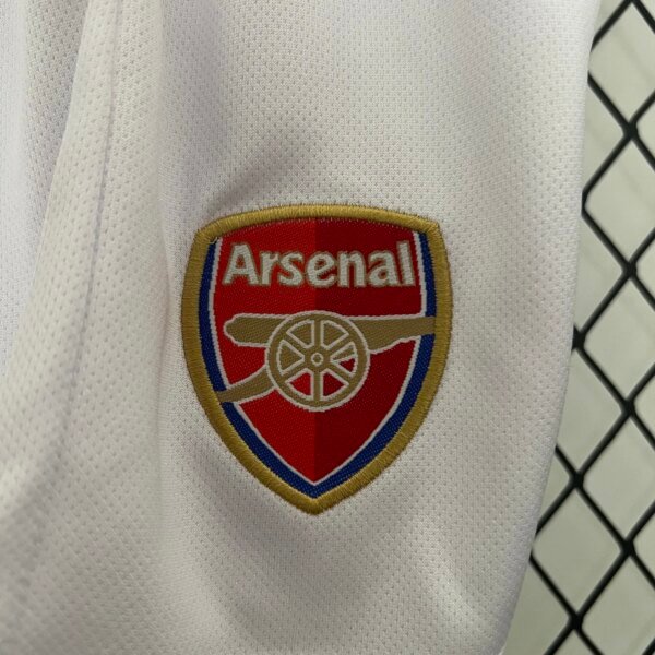 Retro 02-04 Arsenal Home Kids Kit - Image 3