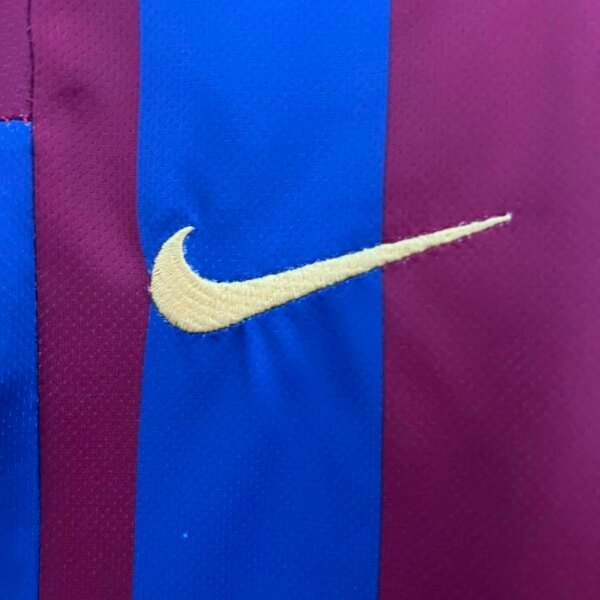 Retro 05-06 Barcelona Home Kids Kit - Image 2