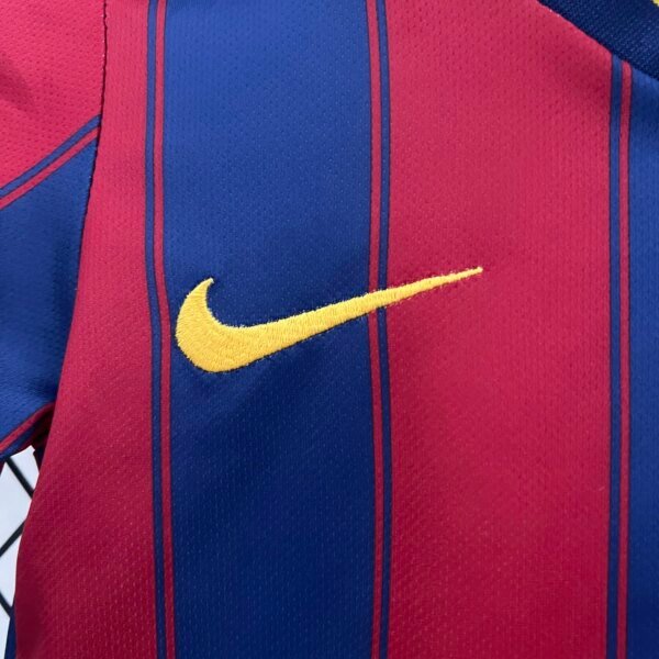 Retro 09-10 Barcelona Home Kids Kit - Image 2