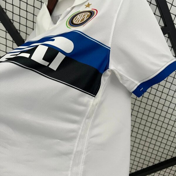 2009-10 Inter Milan Away Retro Jersey - Image 5