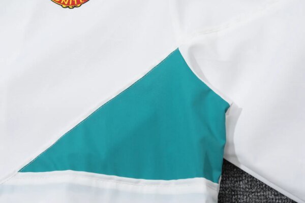 2023 Manchester United Player Hooded Windbreaker S-XXL - Image 10