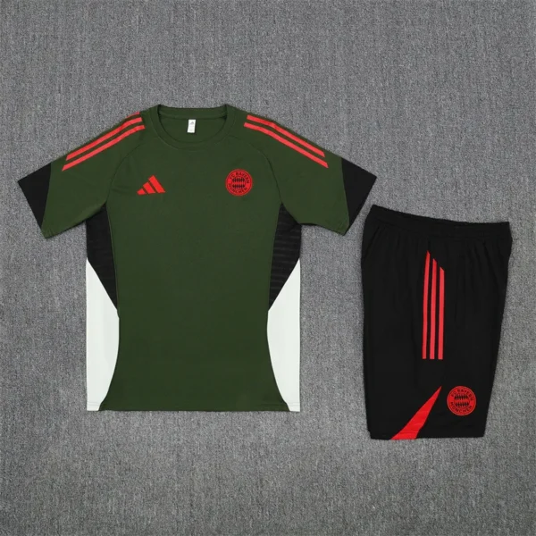 25-26 Bayern Munich Short Sleeve Training Suit - Image 3